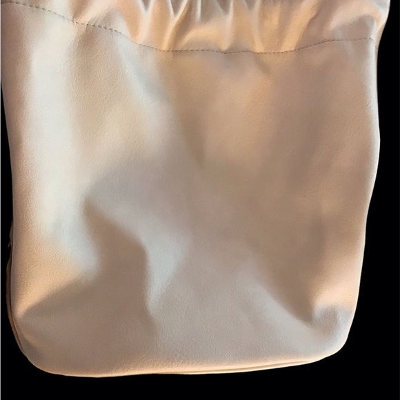 Universal Threads Bucket Bag NWOT White & Taupe Faux Leather - Picture 7 of 11